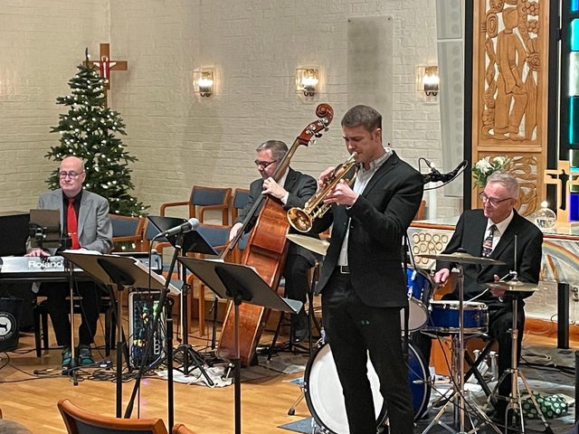 Kenneth Nordwalls Swingband med pianist Anders Bergquist, basist Sune Wiklund, trummor Kenneth Nordwall och trumpetare Lukas Johansson i jazzballaden My Funny Valentine.