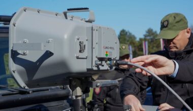 Ryssland och Serbiens säkerhetstjänst testar vapen på hundar