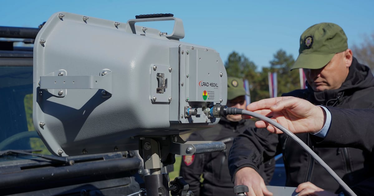 Ryssland och Serbiens säkerhetstjänst testar vapen på hundar