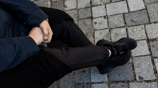 Tessan menar att sonen, med sina diagnoser, blev ett lätt byte för de kriminella nätverken. – Han är väldigt lättmanipulerad. Han förstår inte när något är farligt.