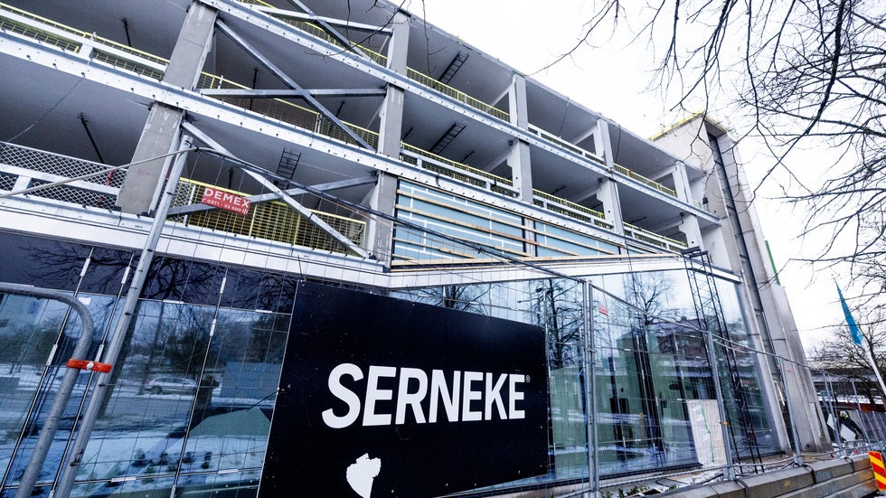 Bygget av parkeringshuset Makrillen i Borås pausades när Serneke försattes i konkurs för ett år sedan.