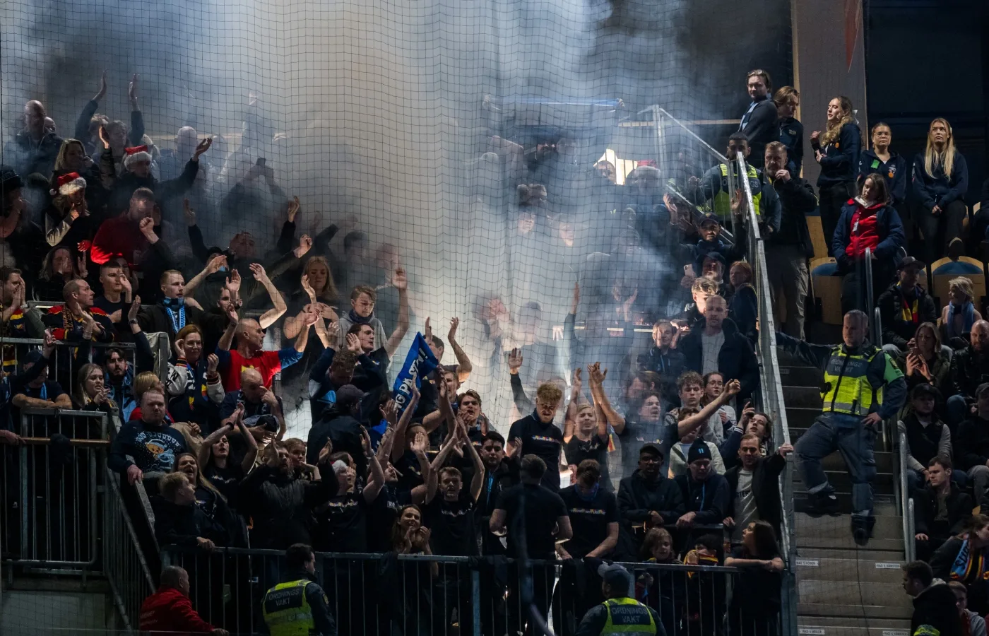 Djurgården straffas - efter pyroteknik