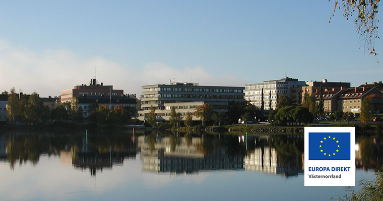 Bild på Regionens Hus med den blå EU-flaggan infälld i bild.