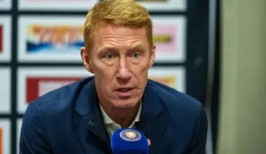 Fick sparken - men kan bli kvar i Färjestad