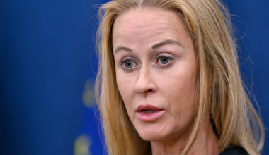 SD begär att Katja Nyberg entledigas från flera uppdrag