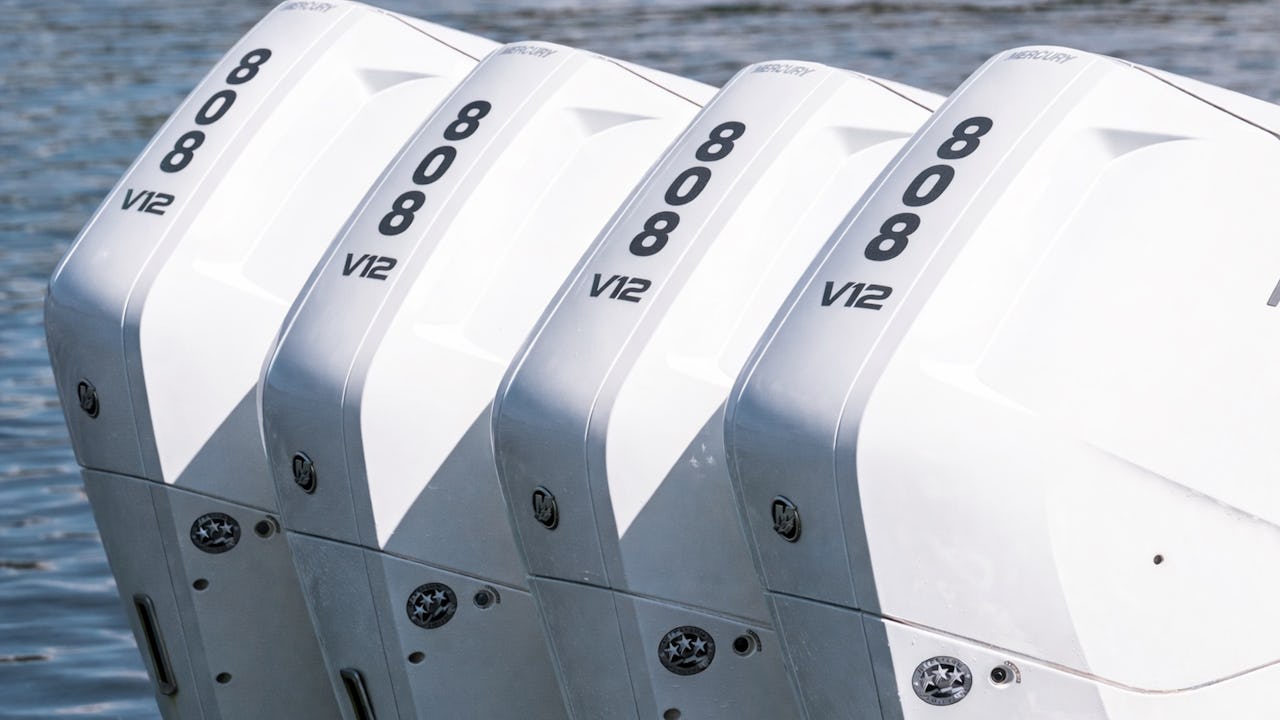 Mercury V12 808 hp (AI-genererad)