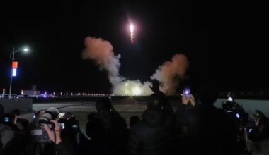 Flera ton av rymdraket faller mot jorden - vk.se