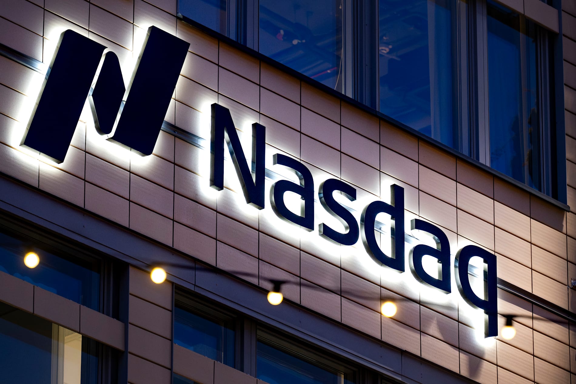 Det lutar nedåt inför börsöppningen i Stockholm. Arkivbild