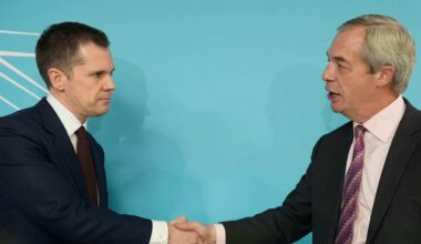 Konservativt brittiskt toppnamn ansluter till Farage