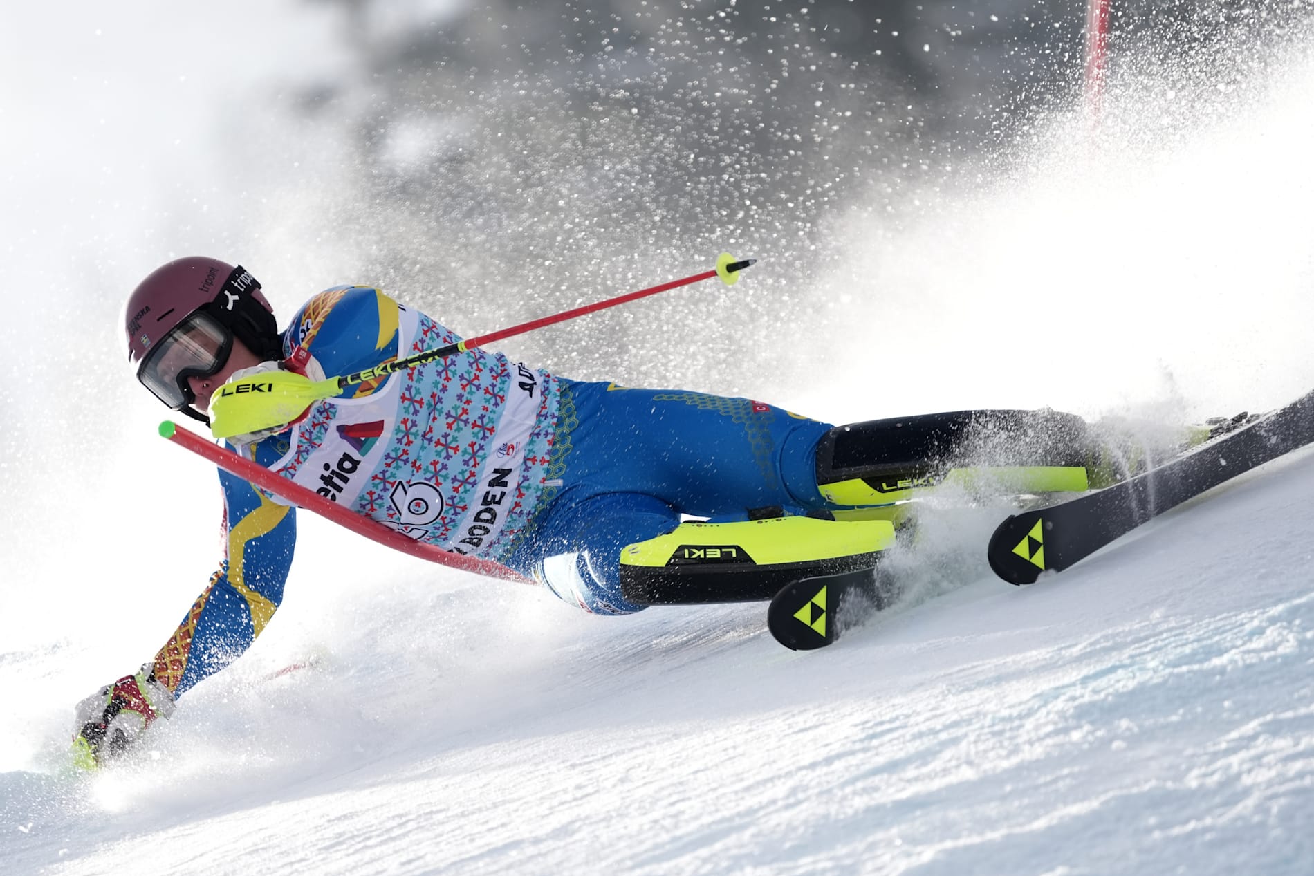 Kristoffer Jakobsen åker ur under slalomens världscuptävling i Schweiz.