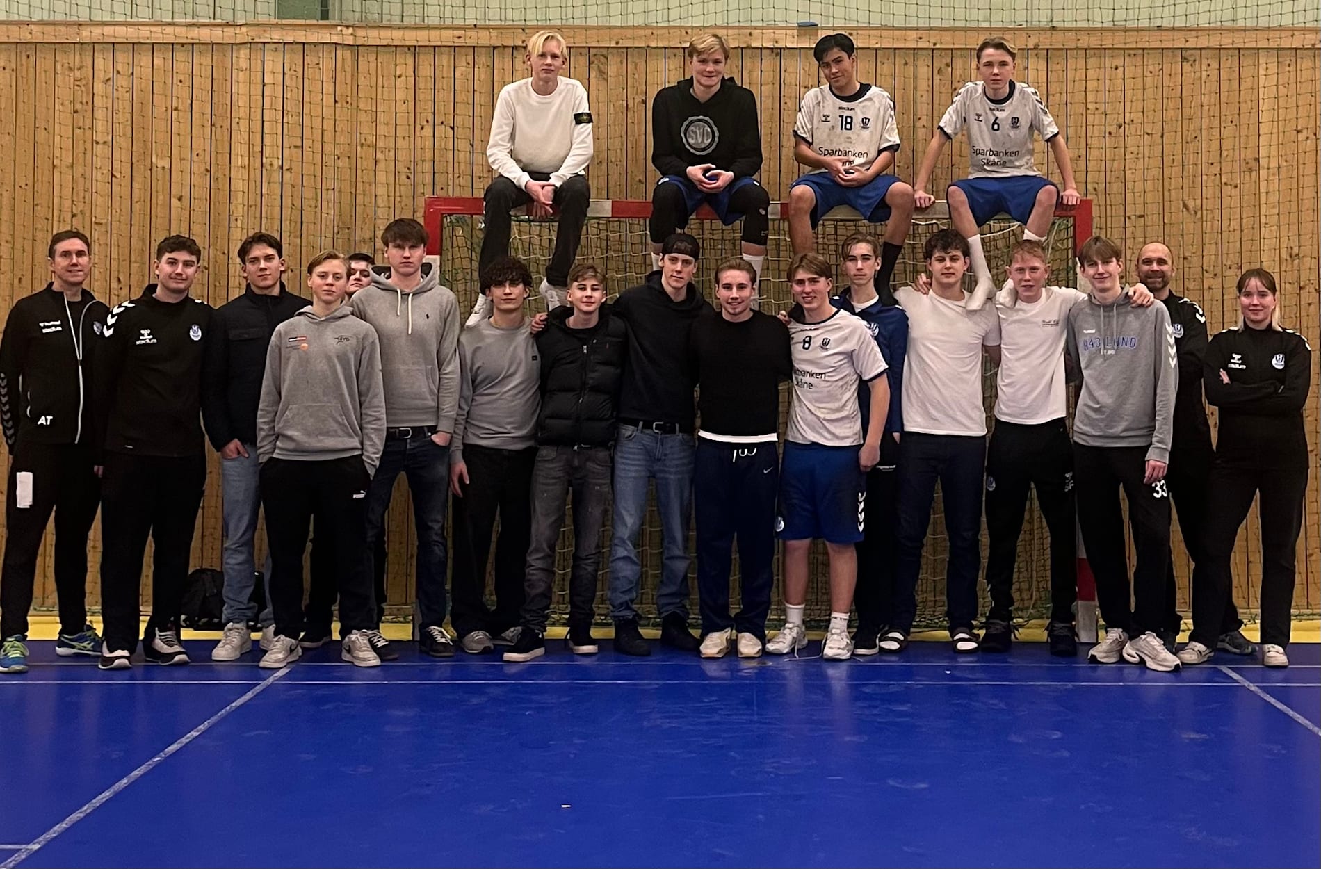 Felix Montebovi i mitten i nedre raden. 