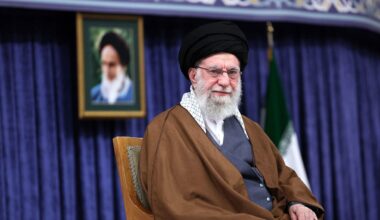 Regeringen pratar om att avsätta Khamenei