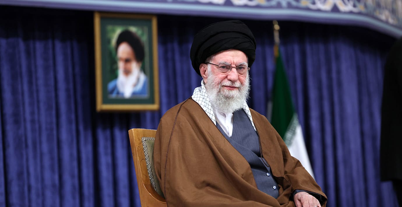 Regeringen pratar om att avsätta Khamenei