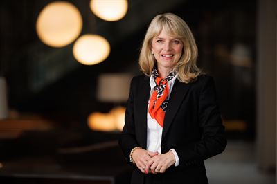 PwC:s globala vd-undersökning: Svenska företagsledare mer optimistiska men har utmaningar med kompetensbrist och AI-användning