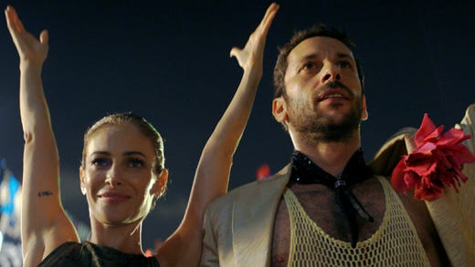 Efrat Dor och Ariel Bronz i ”Ja!”