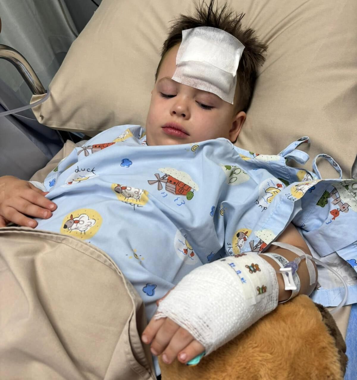 Adrian opererades i drygt fyra timmar. 