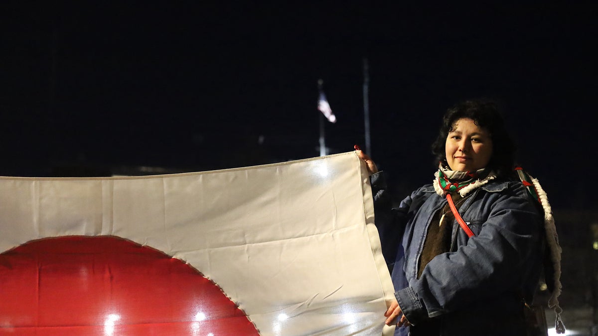 Demonstranter utanför USA:s ambassad i Köpenhamn - Hufvudstadsbladet