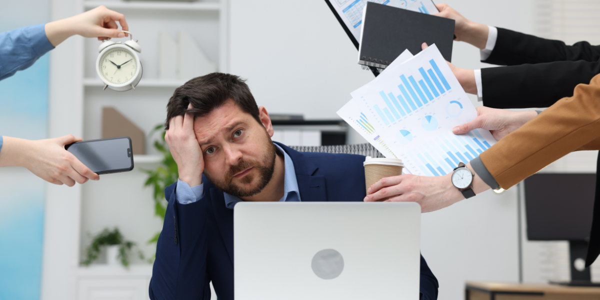 Tyst kris på arbetsplatserna: Knäcker självförtroendet - Realtid