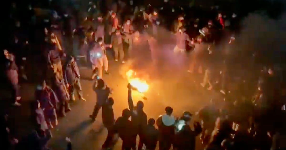 Irans protester kan ha växt sig för stora för regimens överlevnad