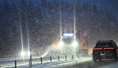 400 fordon fastnade i snöovädret på E22