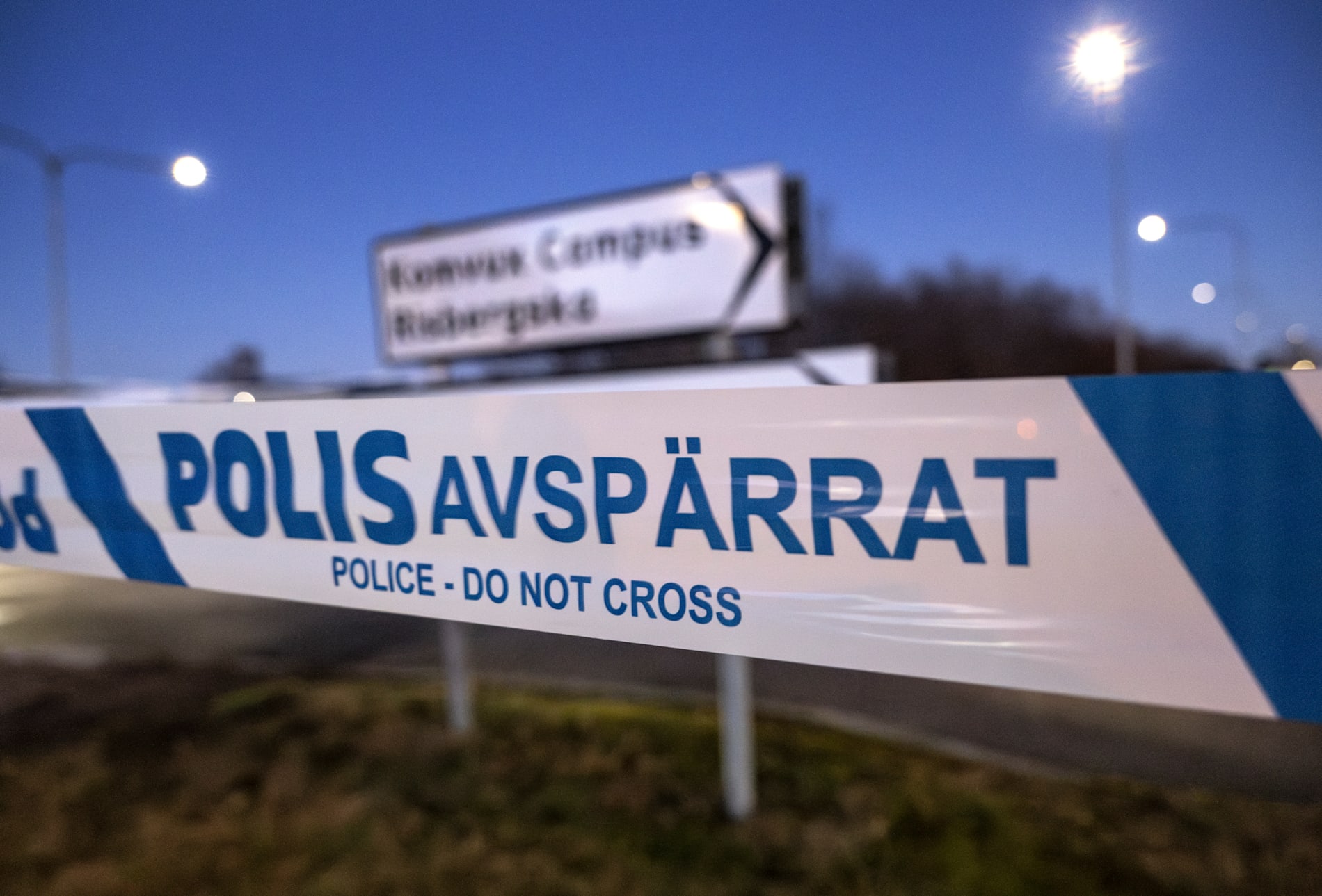 Polisavspärrningar vid Risbergska i Örebro efter skottdådet i fjol.