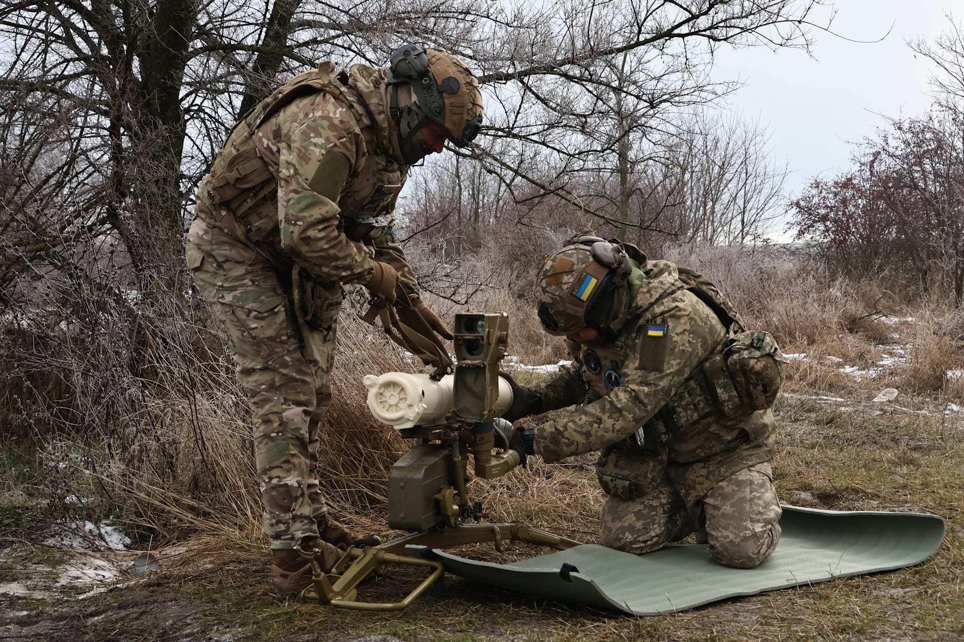 55 procent av svenskarna är positiva till att fortsatt skicka vapen till Ukraina, visar en undersökning. Bild från en övning nära fronten i regionen Zaporizjzja den 4 januari.