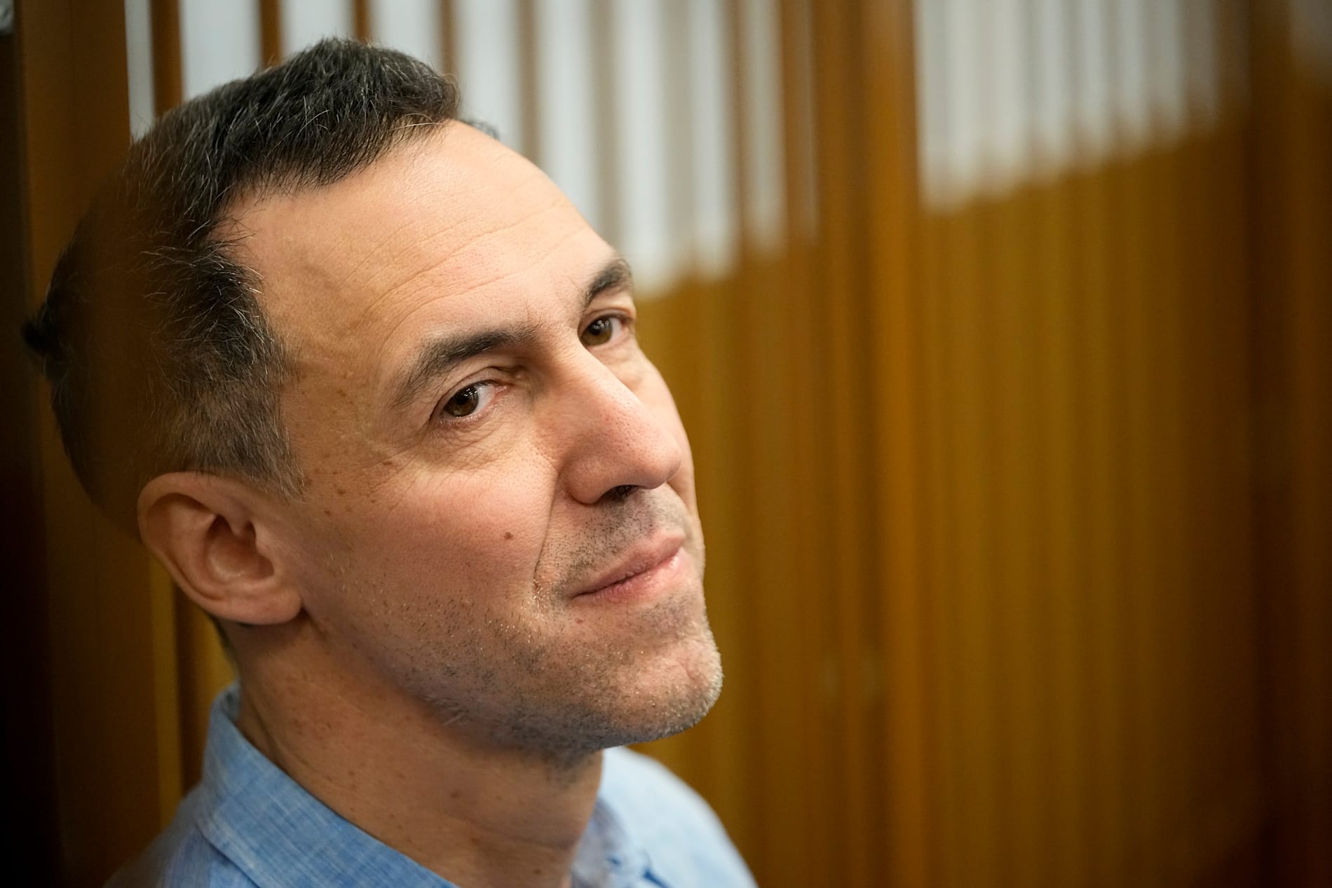 Den franske forskaren Laurent Vinatier uppges ha utväxlats. Bild från en rättssal i Moskva i oktober 2024.