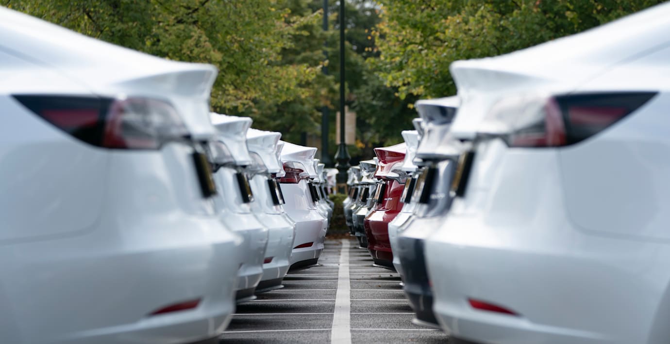 Tesla bommar estimaten – blir omkört av BYD