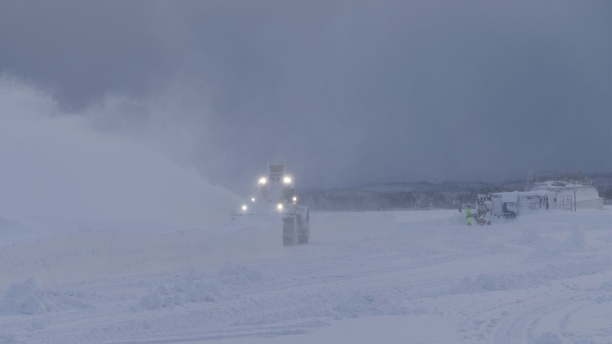Snön stängde flygplatsen: ”aldrig varit med om något liknande” - Tidningen Ångermanland