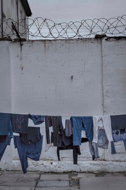 Tvätt på tork i lägret.