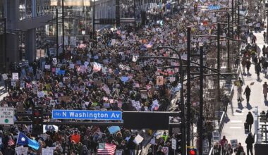 Tusentals demonstrerar i Minneapolis | SVT Nyheter