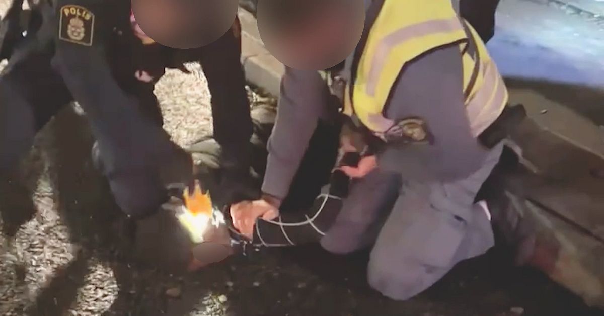 Polis elchockade krogbesökare i halsen i Stockholm – döms för misshandel