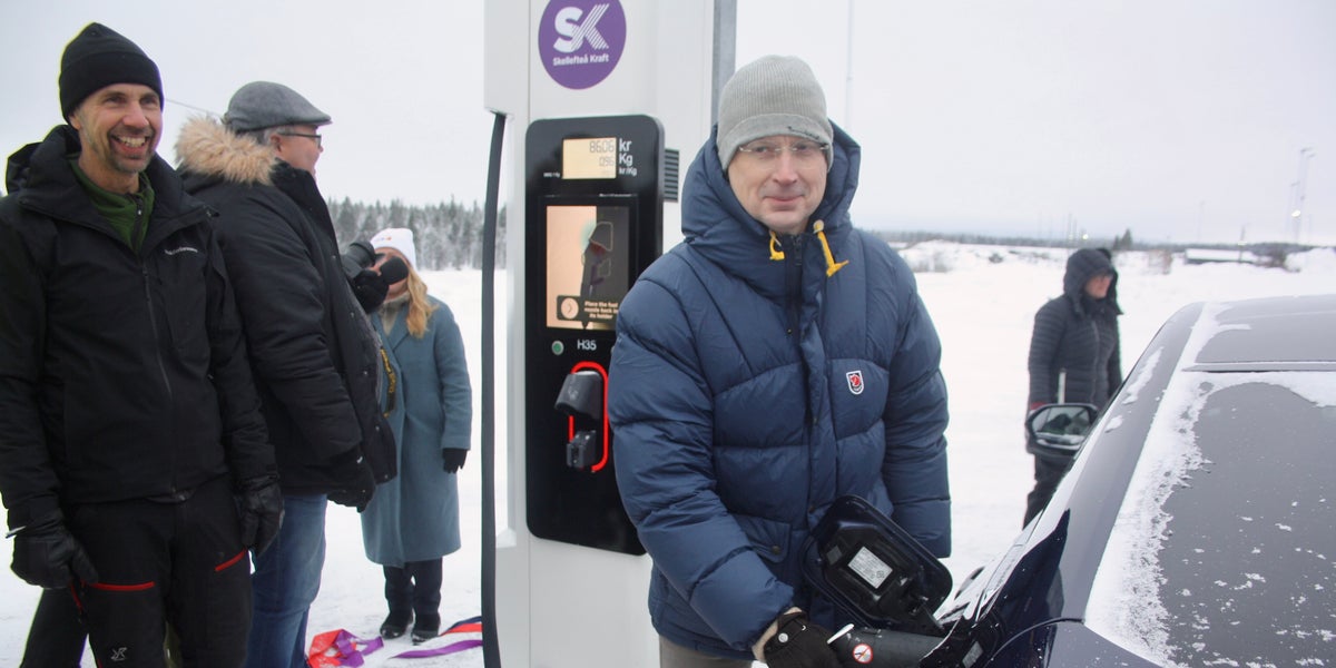 Vätgastankstationer invigs i Storuman och Umeå