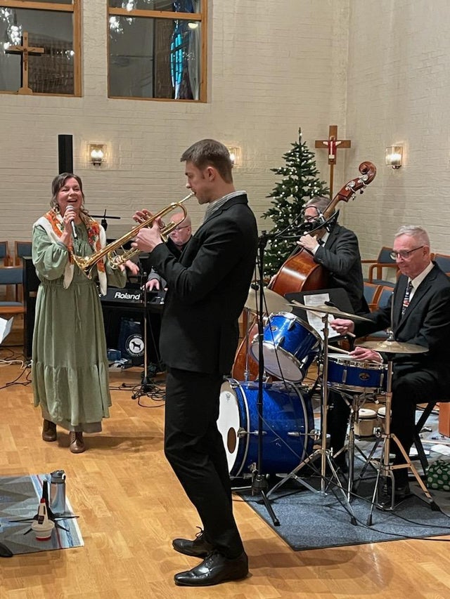 Sångerskan Maria Bervelius och trumpetaren Lukas Johansson i The Way You Look Tonight, framfördes med både säkerhet och elegans.