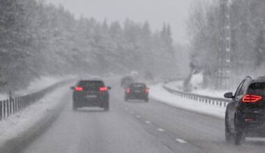 Räddningstjänsten: Det här behöver du ha i bilen vid snöväder - P4 Väst