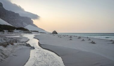 Hundratals turister fast på paradisö efter eskalering