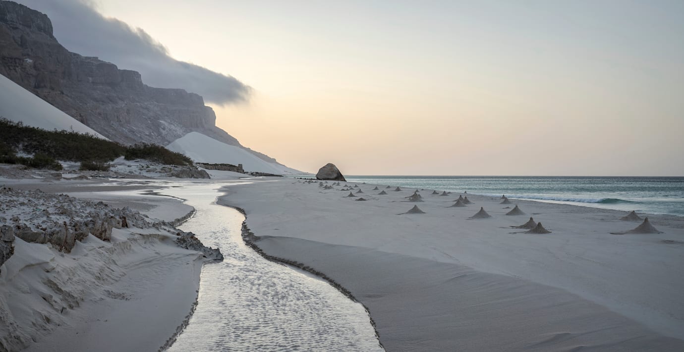 Hundratals turister fast på paradisö efter eskalering