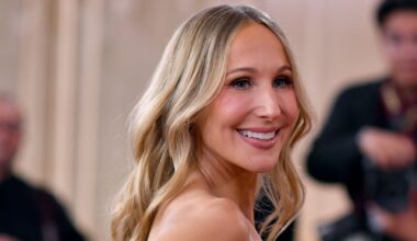 Kändisar i tyst protest mot ICE på röda mattan