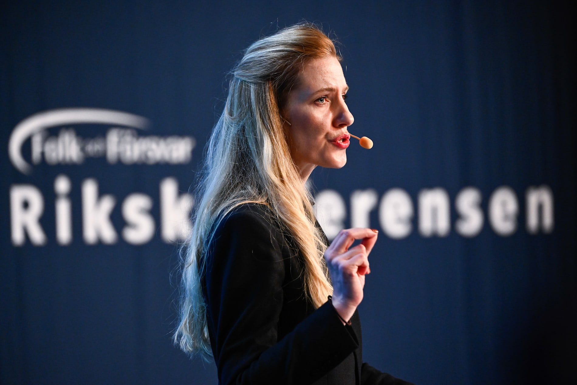 Ukrainas ambassadör i Sverige Svitlana Zalisjtjuk håller tal under Folk och Försvars Rikskonferens i Sälen.