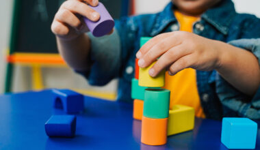 Tidiga insatser för små barn med autism uteblir ofta – trots riktlinjer