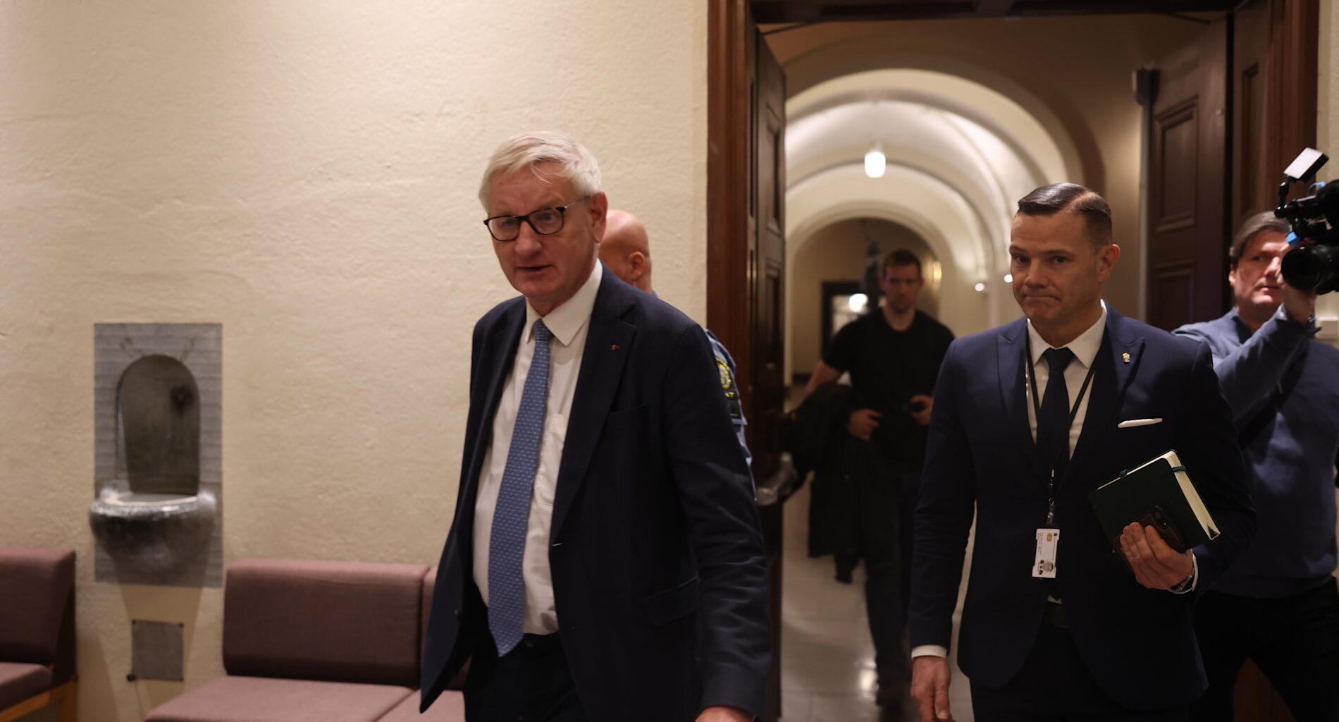 Carl Bildt i rätten – vittnar om Lundin