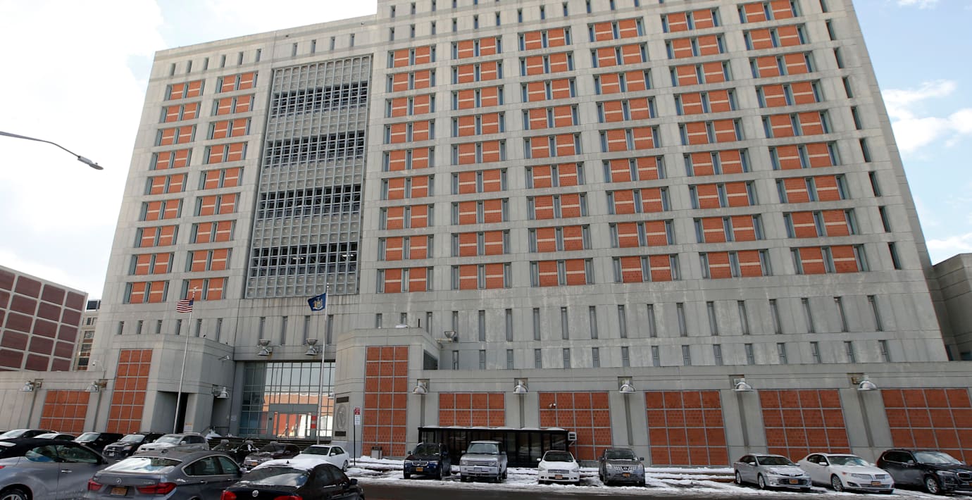 Maduro delar häkte med rappare och Luigi Mangione