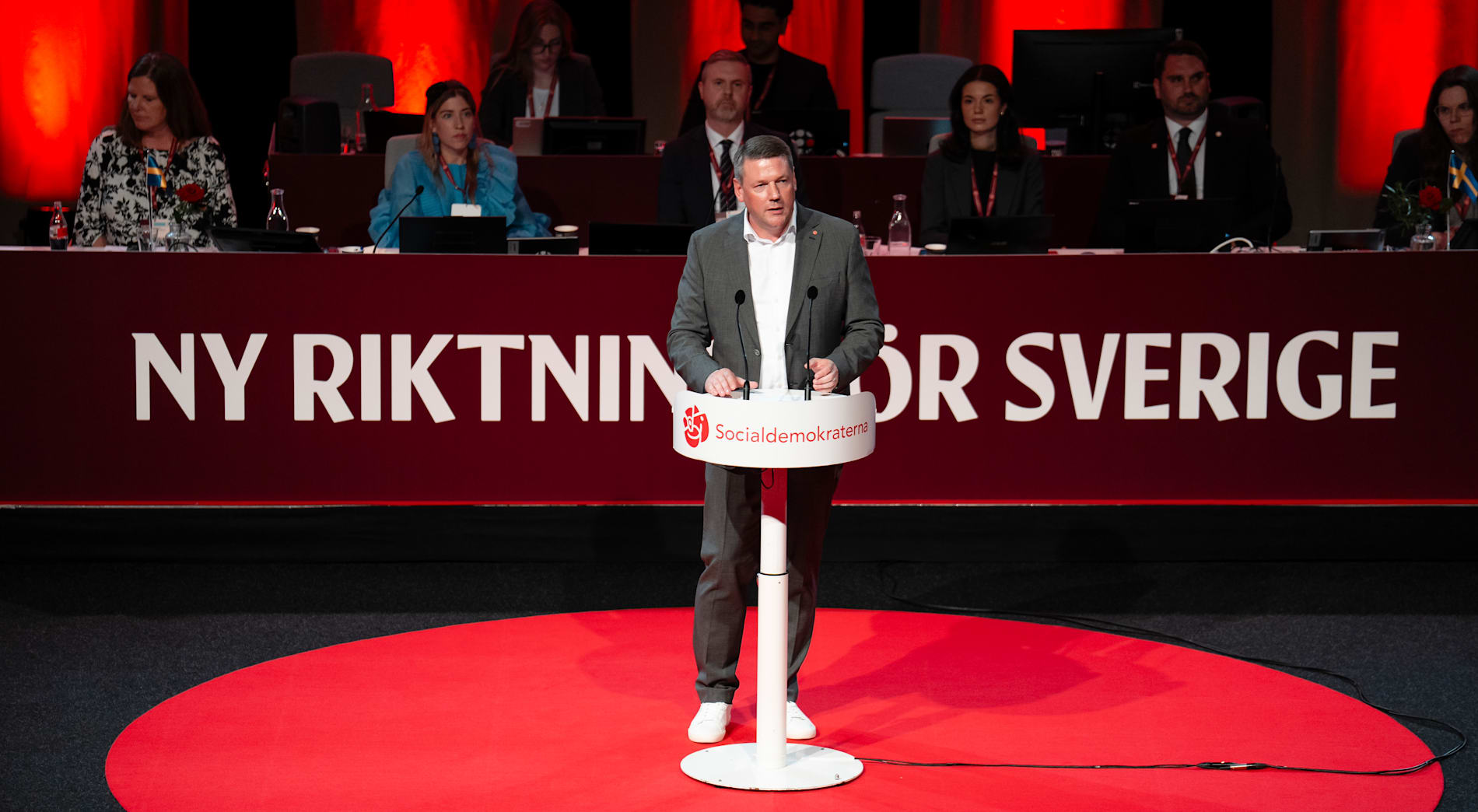 Vi vill återställa högkostnadsskyddet för läkemedel så att äldre inte ska behöva välja mellan mediciner och mat, skriver Tobias Baudin (S) i en debattartikel.