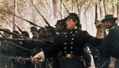 Tuffa män med skarpa vapen.