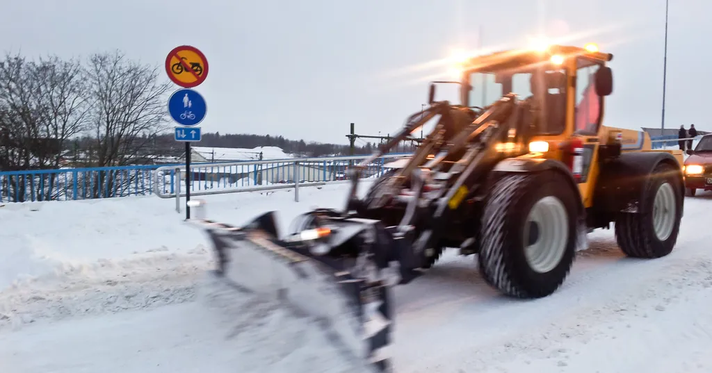 Hot och ilska om snöröjningen – kommunen säger ifrån