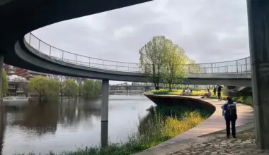 De vill pigga upp Klara strand med ett gångstråk