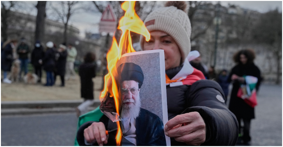 Regimen skakar i sina grundvalar