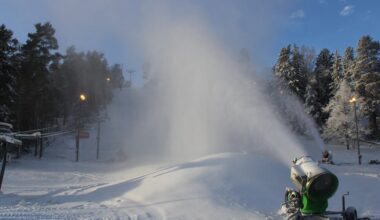 Snökanoner igång i Sunnerstabacken