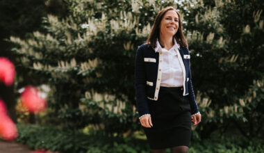 EY har högre omsättning men färre medarbetare