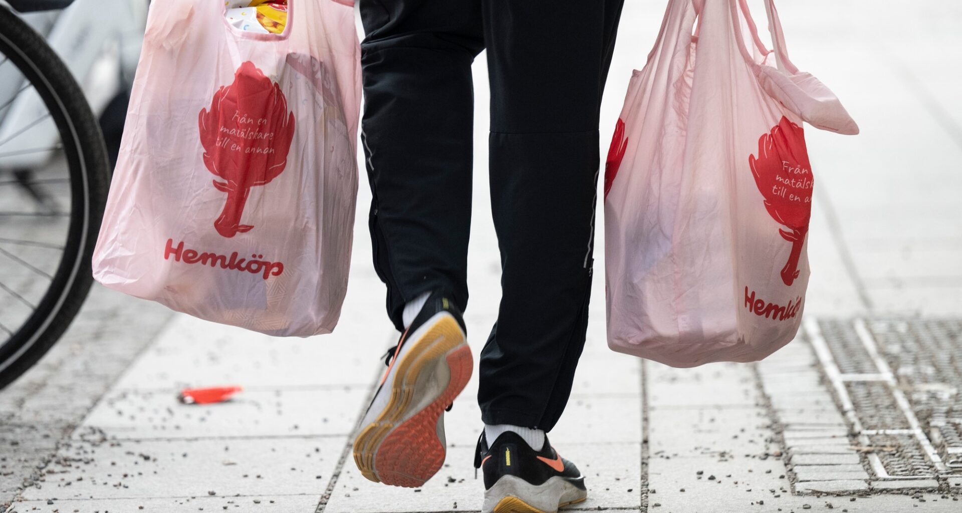 Specialists Alex Weitzman, left, and Meric Greenbaum work on the floor of the New York Stock Exchange, Thursday, Dec. 11, 2025. (AP Photo/Richard Drew)  NYRD405
